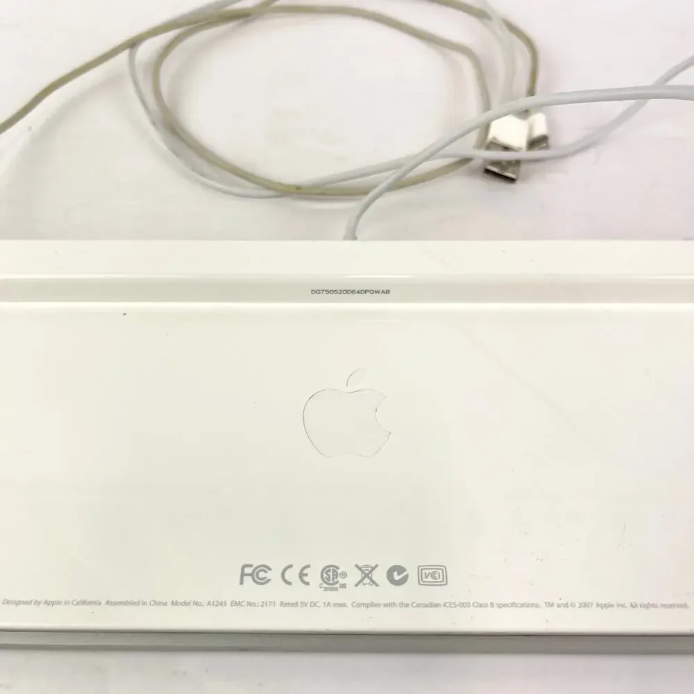 Apple Slim A1243 USB Wired Keyboard with Numeric Keypad Mac Standard Aluminum